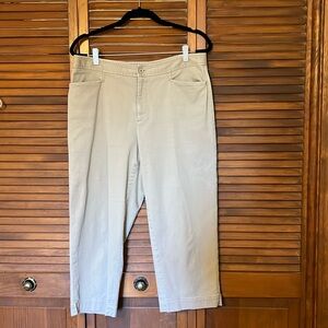 Women’s Rafaella capris